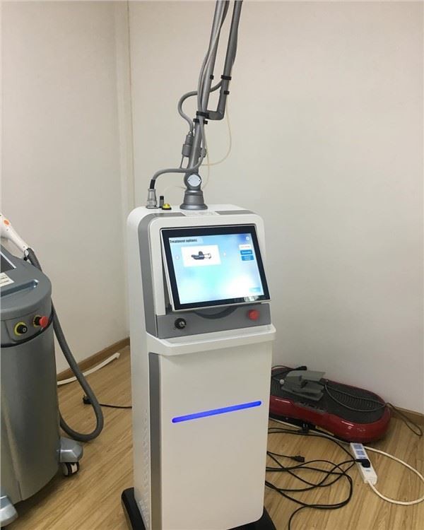 Fractional Co2 Laser skin resurfacing Equipment for dermatological procedures including acne scar removal skin resurfacing and rejuvenation treatments